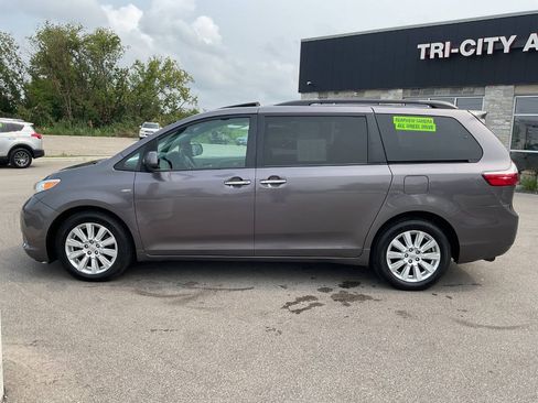Used 2017 Toyota Sienna XLE w/ XLE Navigation Package AWD/4WD image 3