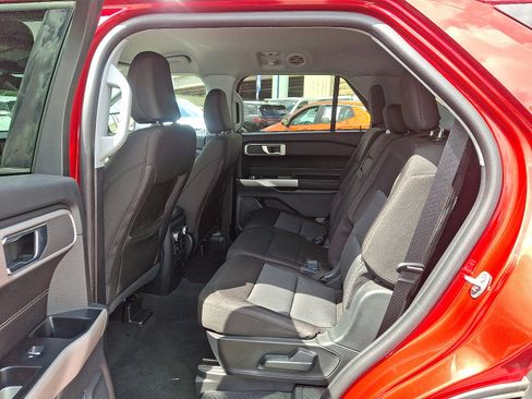Used 2022 Ford Explorer XLT w/ Class IV Trailer Tow Package AWD/4WD image 10