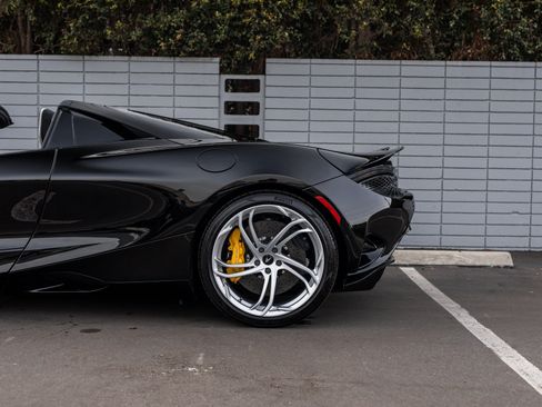Used 2024 McLaren 750S Spider RWD image 22