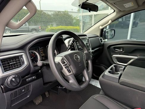 Used 2018 Nissan Titan SV RWD image 7