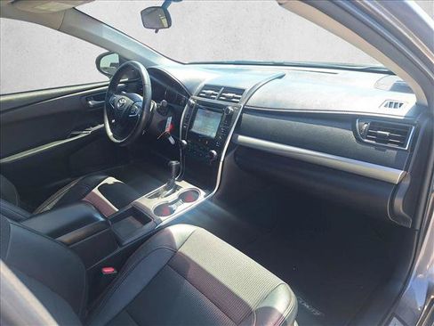 Used 2016 Toyota Camry SE w/ Moonroof Package FWD image 18