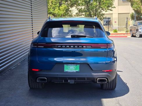 Used 2025 Porsche Cayenne w/ Premium Package AWD/4WD image 6