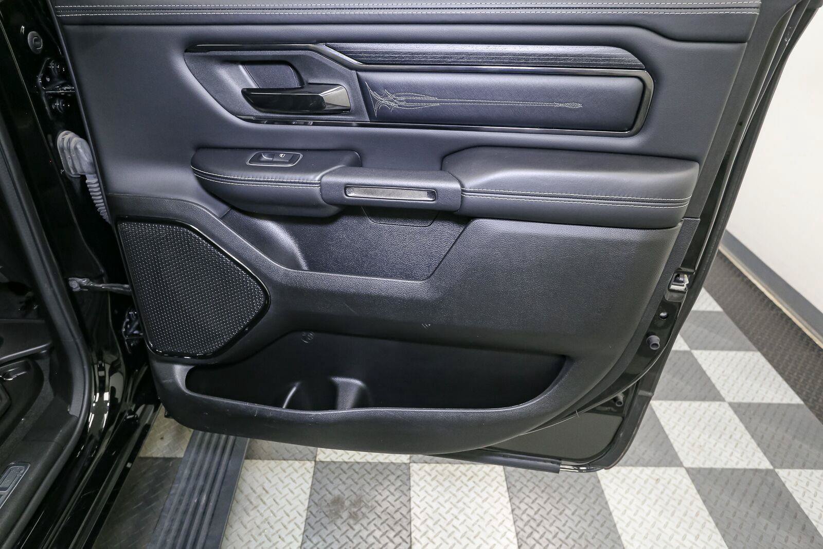 Used 2022 RAM 1500 Limited w/ Body-Colour Bumper Group AWD/4WD image 24