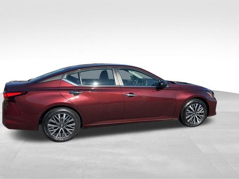 Used 2024 Nissan Altima 2.5 SV image 7