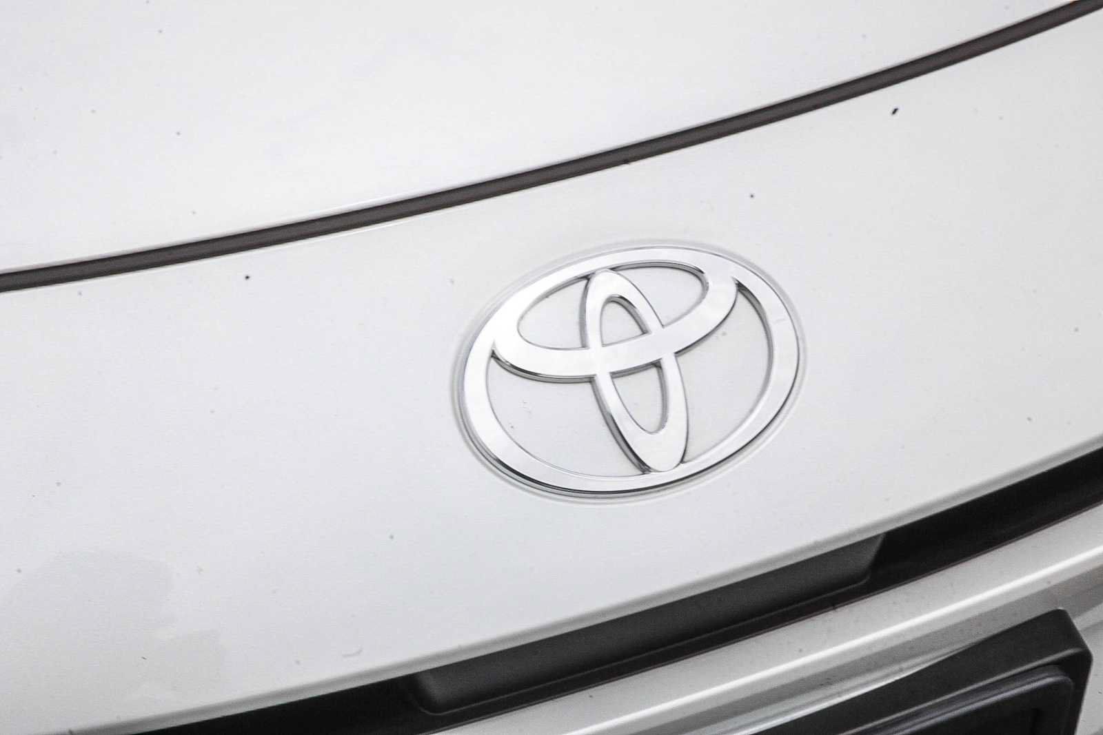 Used 2024 Toyota Prius XLE FWD image 5