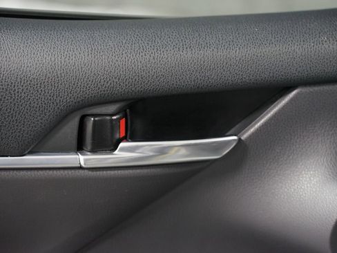 Certified 2020 Toyota Camry LE image 28