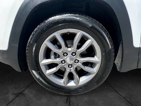 Used 2024 GMC Terrain SLT AWD/4WD image 14