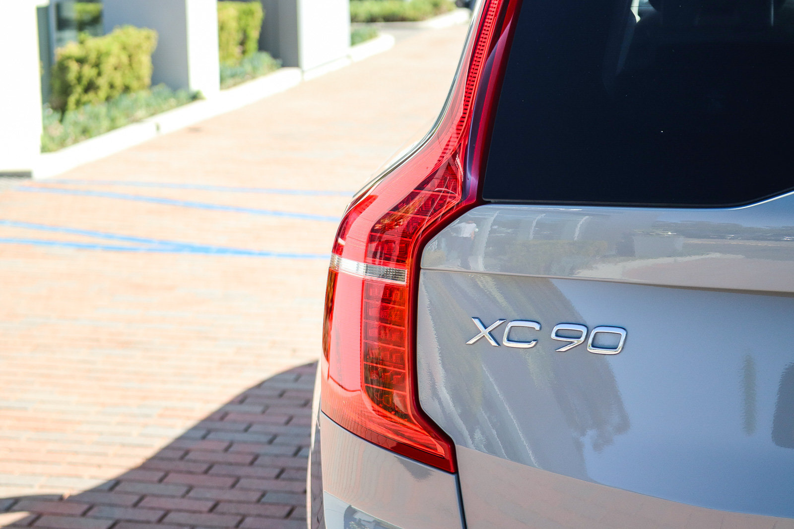 Used 2025 Volvo XC90 T8 Plus w/ Protection Package Premier AWD/4WD image 9