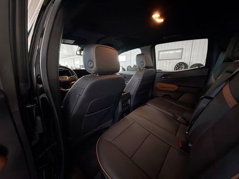 Used 2024 GMC Canyon AT4 w/ AT4 Premium Package AWD/4WD image 9