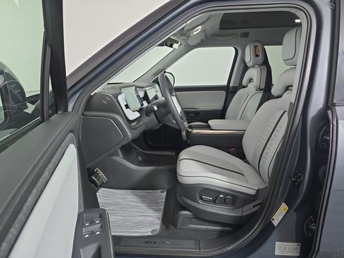 Used 2024 Rivian R1S Adventure AWD/4WD image 20