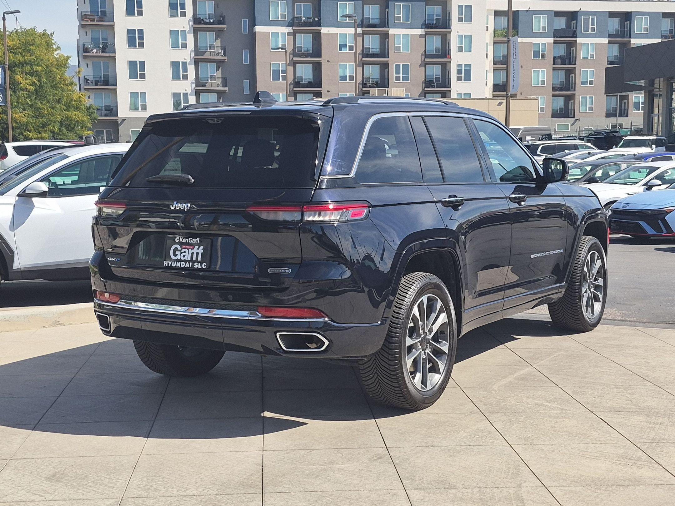 Used 2023 Jeep Grand Cherokee Overland w/ Luxury Tech Group IV AWD/4WD image 3