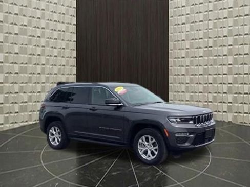 Used 2023 Jeep Grand Cherokee Limited w/ Luxury Tech Group II AWD/4WD image 2