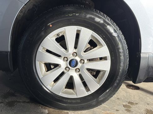 Used 2015 Subaru Outback 2.5i Premium image 9
