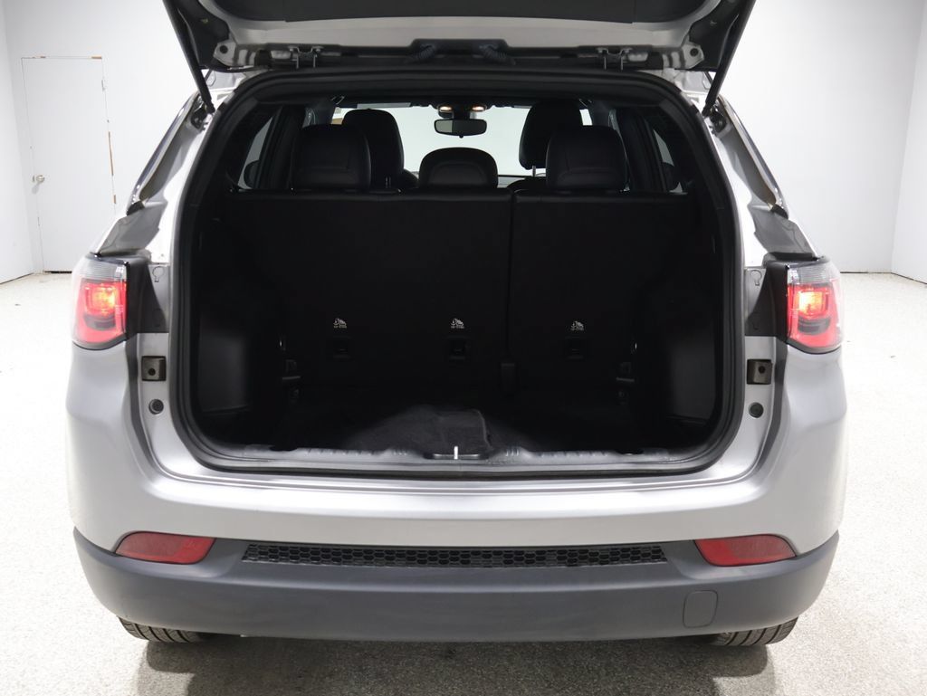 Used 2023 Jeep Compass Latitude AWD/4WD image 19