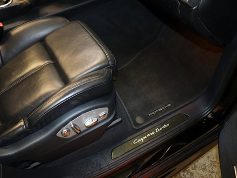 Used 2012 Porsche Cayenne Turbo image 37