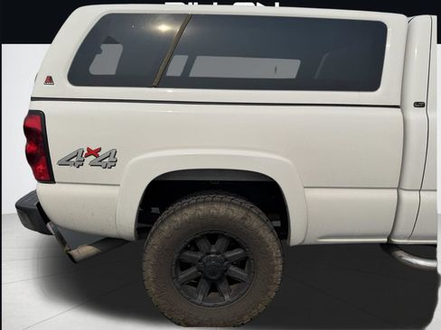Used 2005 Chevrolet Silverado 2500 LT w/ Heavy-Duty Power Package AWD/4WD image 5