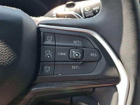 Used 2025 Jeep Grand Cherokee Limited w/ Luxury Tech Group II AWD/4WD image 21