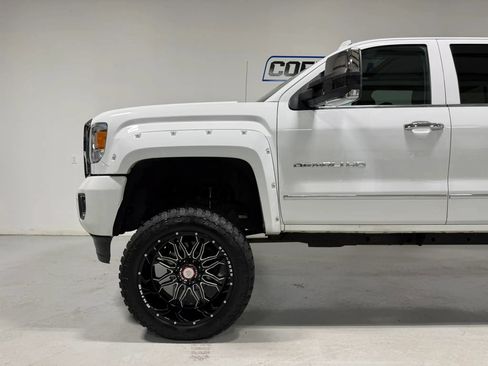 Used 2019 GMC Sierra 3500 Denali w/ Duramax Plus Package AWD/4WD image 10