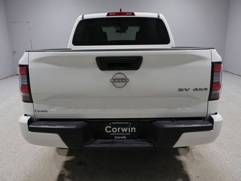 Used 2024 Nissan Frontier SV AWD/4WD image 3
