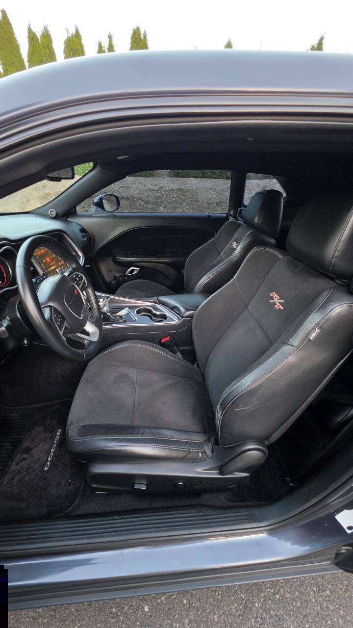 Used 2016 Dodge Challenger R/T Scat Pack w/ Leather Interior Group RWD image 9