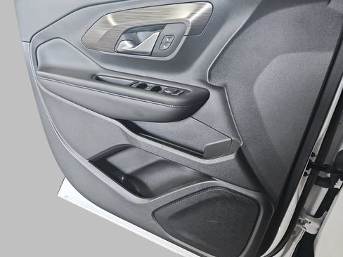 Used 2023 GMC Terrain SLE w/ LPO, Floor Liner Package AWD/4WD image 31