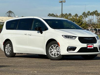 New 2026 Chrysler Pacifica Select