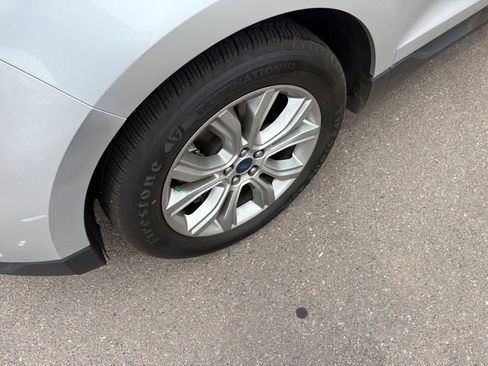 Used 2019 Ford Edge Titanium image 11