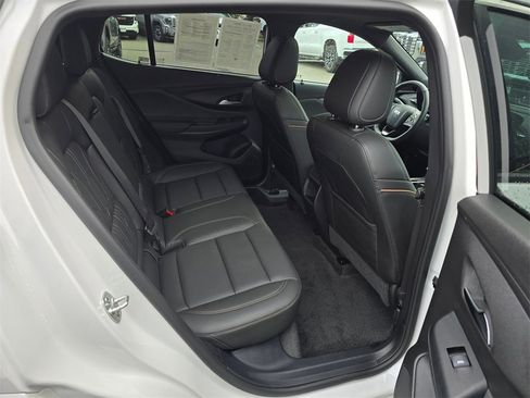 Used 2025 Buick Envista Avenir image 46