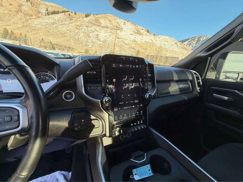 Used 2024 RAM 2500 Big Horn w/ Sport Appearance Package image 19