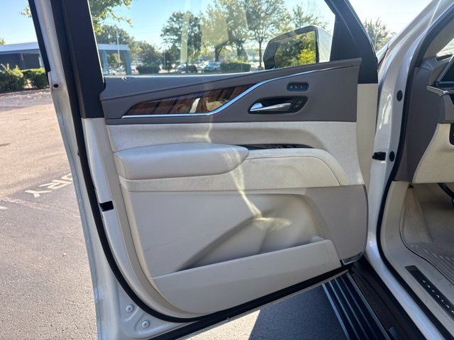 Used 2022 Cadillac Escalade Sport Platinum w/ LPO, ONYX Package AWD/4WD image 11