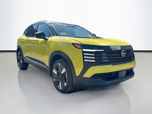 New 2025 Nissan Kicks SR image 1