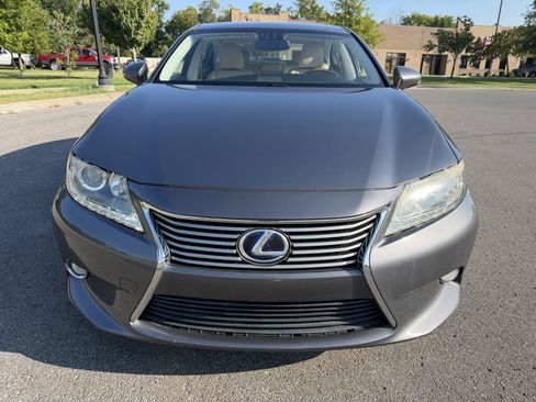 Used 2014 Lexus ES 300h w/ Luxury Package w/Bamboo Trim FWD image 2