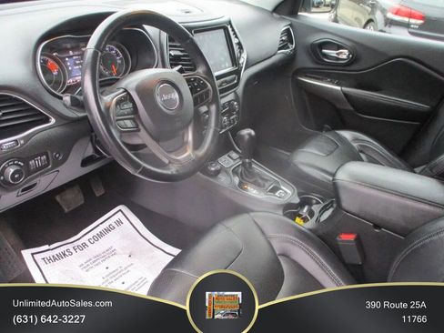 Used 2019 Jeep Cherokee Limited AWD/4WD image 7