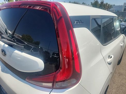 Used 2020 Kia Soul LX FWD image 14