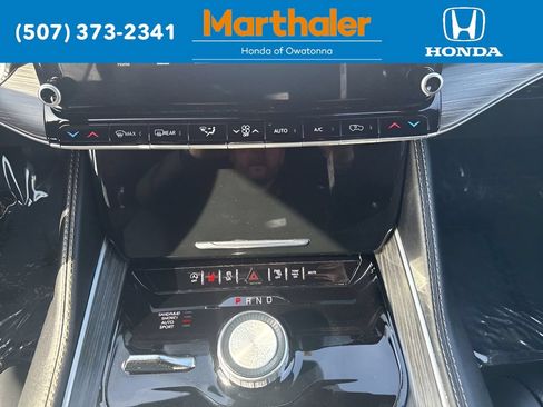 Used 2024 Jeep Wagoneer Series II w/ Flexible Seating Group AWD/4WD image 24