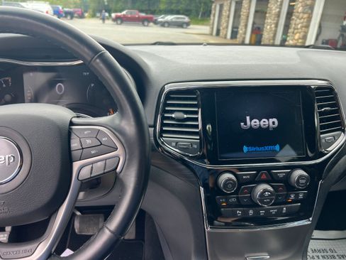 Used 2020 Jeep Grand Cherokee Altitude AWD/4WD image 14
