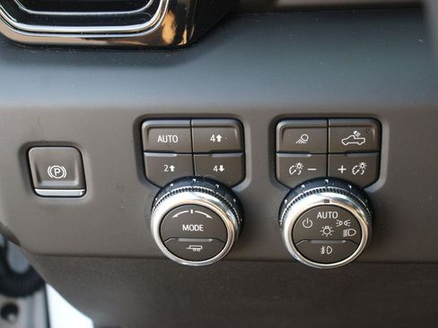 Used 2026 GMC Sierra 1500 AT4 w/ AT4 Premium Package AWD/4WD image 32