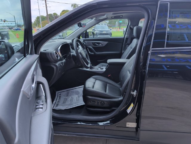Used 2024 Chevrolet Blazer LT w/ Sound & Technology Package FWD image 12