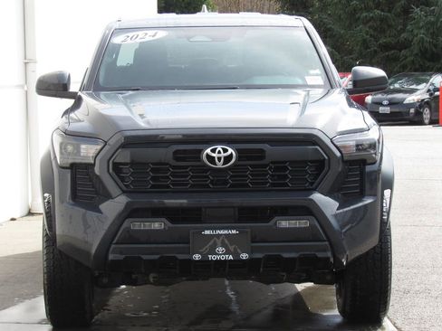 Certified 2024 Toyota Tacoma TRD Off-Road AWD/4WD image 3