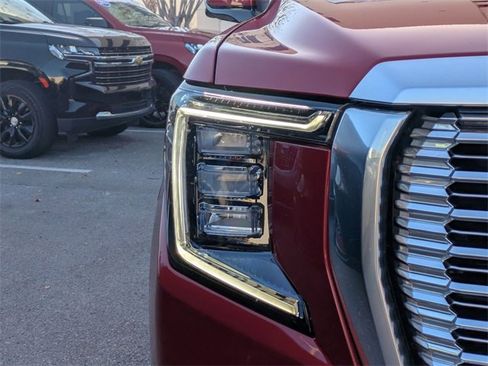 Used 2021 GMC Yukon XL Denali image 8