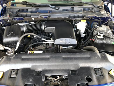 Used 2018 RAM 1500 Express w/ Express Value Package AWD/4WD image 3