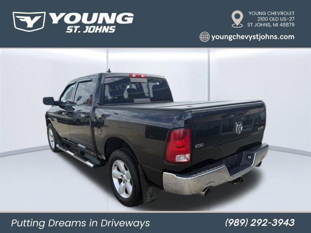 Used 2018 RAM 1500 Classic SLT w/ SLT Plus D←cor Group AWD/4WD image 3
