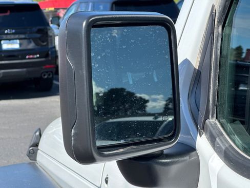 Used 2025 Jeep Gladiator Sport AWD/4WD image 51