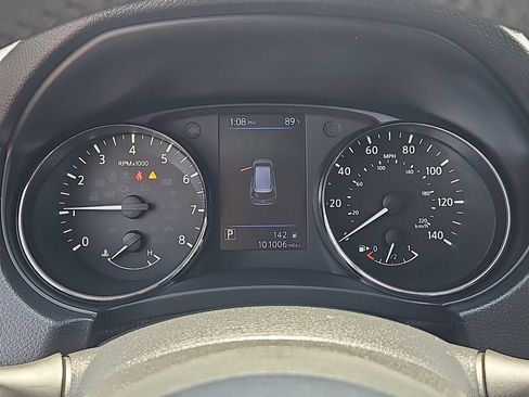 Used 2018 Nissan Rogue SV AWD/4WD image 26