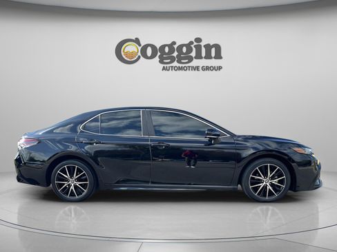 Used 2023 Toyota Camry SE image 7