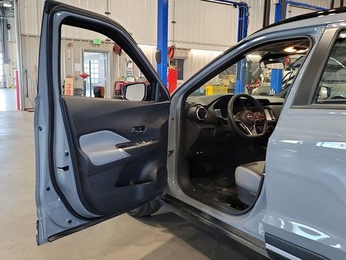 Used 2024 Nissan Kicks SR w/ SR Premium Package FWD image 20