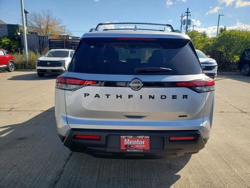 New 2025 Nissan Pathfinder SV w/ Black Appearance Package image 4