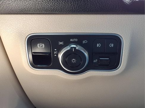 Used 2023 Mercedes-Benz GLB 250 image 22