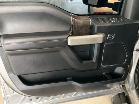 Used 2020 Ford F250 Lariat w/ Lariat Ultimate Package image 5