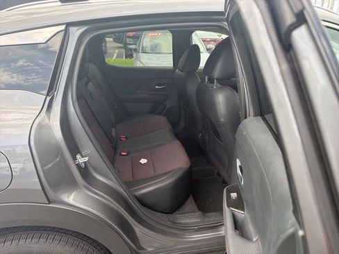 Used 2025 Nissan Kicks SR FWD image 6